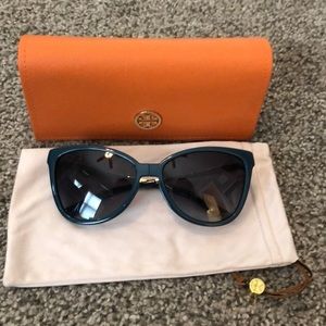 ✨✨Tory Burch Foldable Sunglasses✨✨
